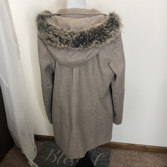 Anna faux fur trimmed tan wool pea coat size XL - Picture 4 of 11